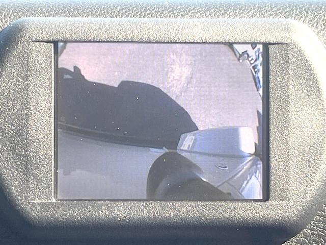 ●サイドカメラ：左側面の視界が写し出されます！狭い道路での走行や駐車ラインの確認などにも役立ちます！