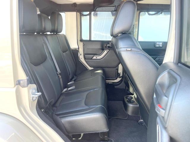 ●後部座席も気になるようなキズ・汚れやへたり等、大きなダメージはなく、良好な状態です。