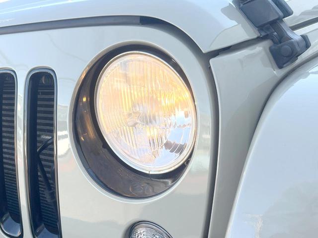 ●ヘッドライト：ヘッドライトは黄ばみも少なく、綺麗な状態を保っております。黄ばみ防止のレンズコーティングの施工も可能でございます。