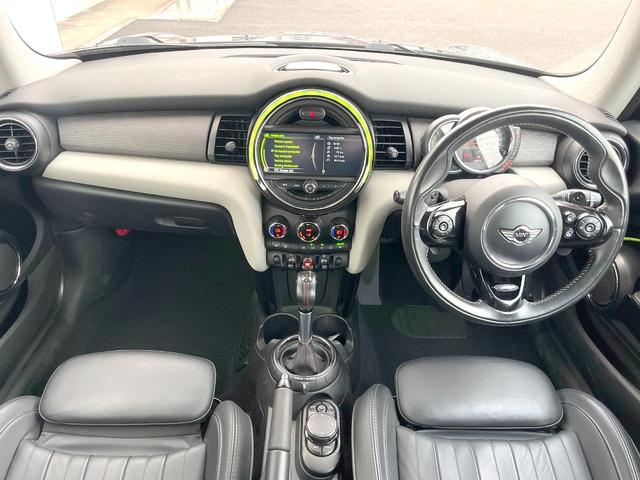 ＭＩＮＩ ジャーミン　クーパーＳ　３ドア　４０台限定車　黒革シート　純正ナビ　バックカメラ　シートヒーター　クルーズコントロール　ＬＥＤヘッド　純正１８インチアルミ　オートライト　デュアルオートエアコン　ルームミラー内蔵ＥＴＣ　禁煙車（2枚目）