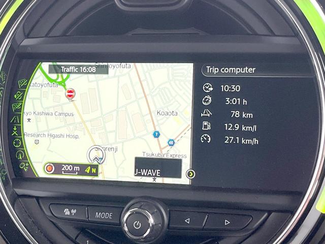 ＭＩＮＩ ジャーミン　クーパーＳ　３ドア　４０台限定車　黒革シート　純正ナビ　バックカメラ　シートヒーター　クルーズコントロール　ＬＥＤヘッド　純正１８インチアルミ　オートライト　デュアルオートエアコン　ルームミラー内蔵ＥＴＣ　禁煙車（4枚目）