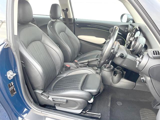 ＭＩＮＩ ジャーミン　クーパーＳ　３ドア　４０台限定車　黒革シート　純正ナビ　バックカメラ　シートヒーター　クルーズコントロール　ＬＥＤヘッド　純正１８インチアルミ　オートライト　デュアルオートエアコン　ルームミラー内蔵ＥＴＣ　禁煙車（9枚目）