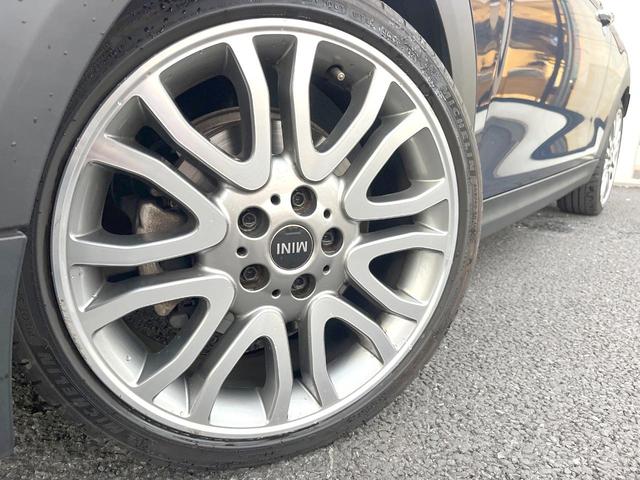 ＭＩＮＩ ジャーミン　クーパーＳ　３ドア　４０台限定車　黒革シート　純正ナビ　バックカメラ　シートヒーター　クルーズコントロール　ＬＥＤヘッド　純正１８インチアルミ　オートライト　デュアルオートエアコン　ルームミラー内蔵ＥＴＣ　禁煙車（13枚目）