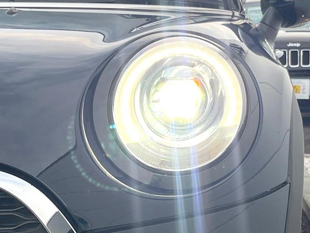ＭＩＮＩ ジャーミン　クーパーＳ　３ドア　４０台限定車　黒革シート　純正ナビ　バックカメラ　シートヒーター　クルーズコントロール　ＬＥＤヘッド　純正１８インチアルミ　オートライト　デュアルオートエアコン　ルームミラー内蔵ＥＴＣ　禁煙車（14枚目）