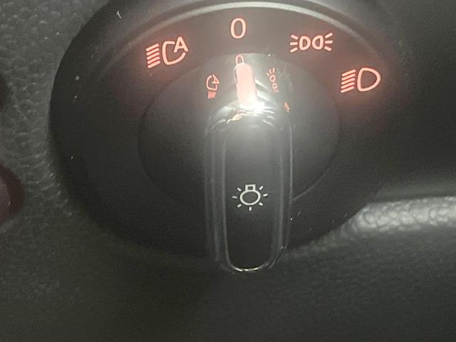 ＭＩＮＩ ジャーミン　クーパーＳ　３ドア　４０台限定車　黒革シート　純正ナビ　バックカメラ　シートヒーター　クルーズコントロール　ＬＥＤヘッド　純正１８インチアルミ　オートライト　デュアルオートエアコン　ルームミラー内蔵ＥＴＣ　禁煙車（24枚目）