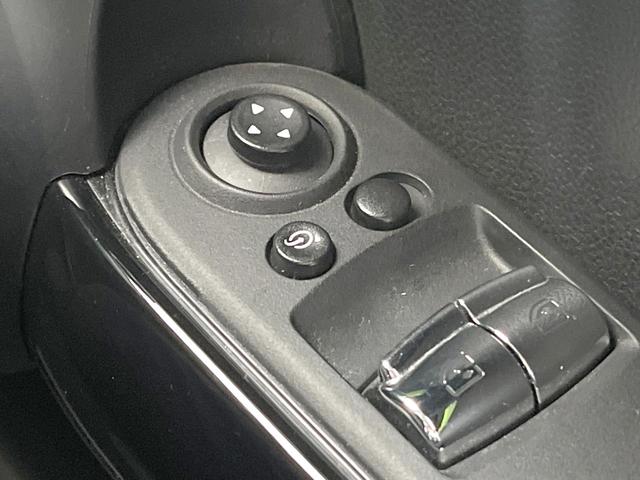 ＭＩＮＩ ジャーミン　クーパーＳ　３ドア　４０台限定車　黒革シート　純正ナビ　バックカメラ　シートヒーター　クルーズコントロール　ＬＥＤヘッド　純正１８インチアルミ　オートライト　デュアルオートエアコン　ルームミラー内蔵ＥＴＣ　禁煙車（27枚目）