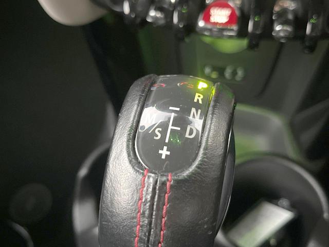 ＭＩＮＩ ジャーミン　クーパーＳ　３ドア　４０台限定車　黒革シート　純正ナビ　バックカメラ　シートヒーター　クルーズコントロール　ＬＥＤヘッド　純正１８インチアルミ　オートライト　デュアルオートエアコン　ルームミラー内蔵ＥＴＣ　禁煙車（28枚目）