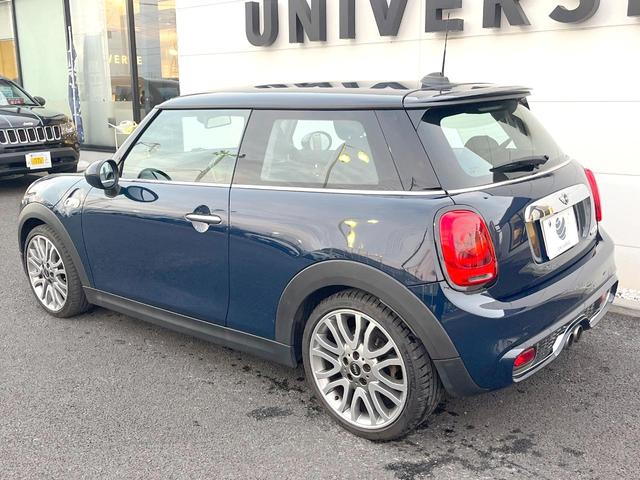 ＭＩＮＩ ジャーミン　クーパーＳ　３ドア　４０台限定車　黒革シート　純正ナビ　バックカメラ　シートヒーター　クルーズコントロール　ＬＥＤヘッド　純正１８インチアルミ　オートライト　デュアルオートエアコン　ルームミラー内蔵ＥＴＣ　禁煙車（30枚目）