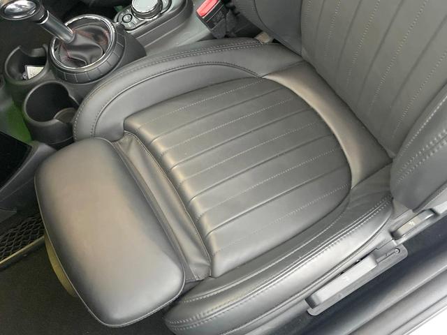 ＭＩＮＩ ジャーミン　クーパーＳ　３ドア　４０台限定車　黒革シート　純正ナビ　バックカメラ　シートヒーター　クルーズコントロール　ＬＥＤヘッド　純正１８インチアルミ　オートライト　デュアルオートエアコン　ルームミラー内蔵ＥＴＣ　禁煙車（33枚目）