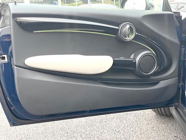 ＭＩＮＩ ジャーミン　クーパーＳ　３ドア　４０台限定車　黒革シート　純正ナビ　バックカメラ　シートヒーター　クルーズコントロール　ＬＥＤヘッド　純正１８インチアルミ　オートライト　デュアルオートエアコン　ルームミラー内蔵ＥＴＣ　禁煙車（37枚目）