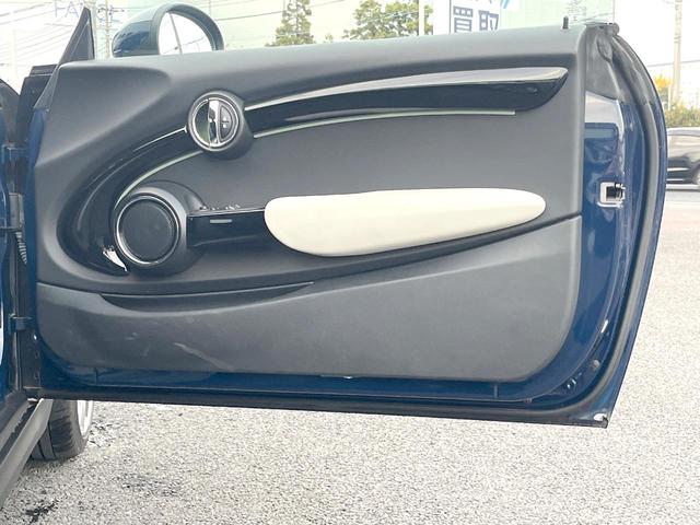 ＭＩＮＩ ジャーミン　クーパーＳ　３ドア　４０台限定車　黒革シート　純正ナビ　バックカメラ　シートヒーター　クルーズコントロール　ＬＥＤヘッド　純正１８インチアルミ　オートライト　デュアルオートエアコン　ルームミラー内蔵ＥＴＣ　禁煙車（38枚目）