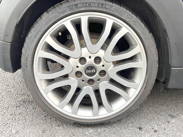 ＭＩＮＩ ジャーミン　クーパーＳ　３ドア　４０台限定車　黒革シート　純正ナビ　バックカメラ　シートヒーター　クルーズコントロール　ＬＥＤヘッド　純正１８インチアルミ　オートライト　デュアルオートエアコン　ルームミラー内蔵ＥＴＣ　禁煙車（41枚目）