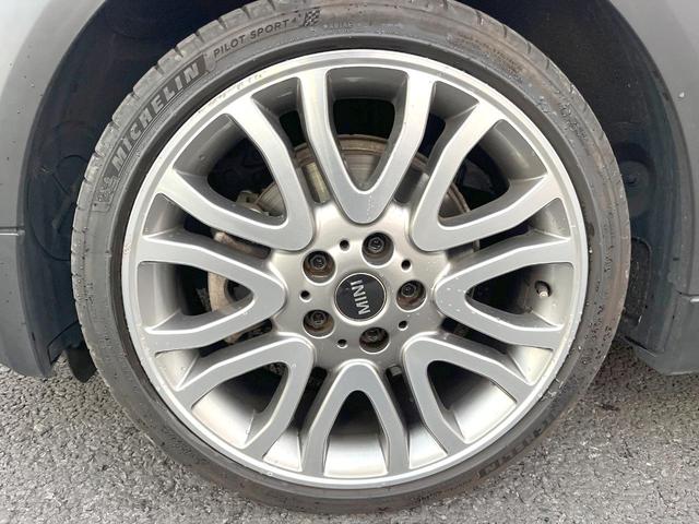 ＭＩＮＩ ジャーミン　クーパーＳ　３ドア　４０台限定車　黒革シート　純正ナビ　バックカメラ　シートヒーター　クルーズコントロール　ＬＥＤヘッド　純正１８インチアルミ　オートライト　デュアルオートエアコン　ルームミラー内蔵ＥＴＣ　禁煙車（42枚目）