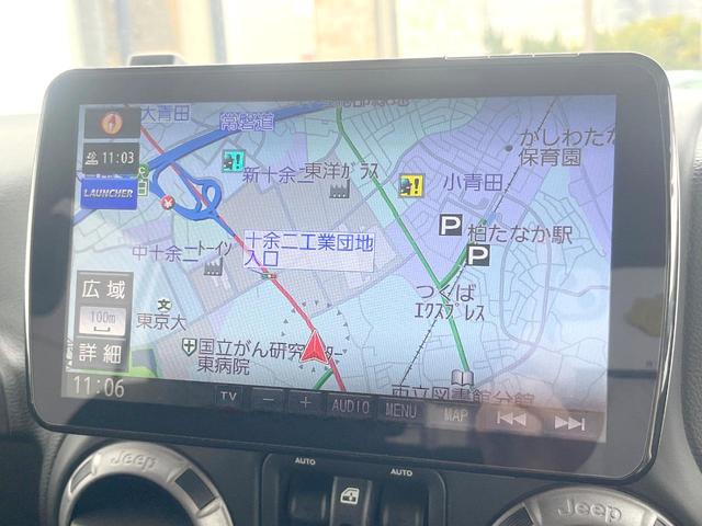 ジープ・ラングラーアンリミテッド スポーツ　Ｐａｎａｓｏｎｉｃ製９型ナビ　ＬＥＤヘッドランプ　フルセグＴＶ　リアビューカメラ　サイドカメラ　オートクルーズコントロール　純正１８インチアルミホイール　革巻きステアリングホイール　ＥＴＣ　禁煙車（4枚目）