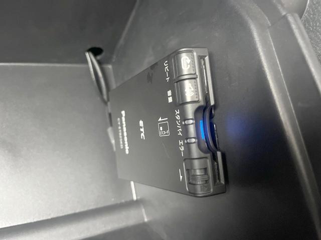 ジープ・ラングラーアンリミテッド スポーツ　Ｐａｎａｓｏｎｉｃ製９型ナビ　ＬＥＤヘッドランプ　フルセグＴＶ　リアビューカメラ　サイドカメラ　オートクルーズコントロール　純正１８インチアルミホイール　革巻きステアリングホイール　ＥＴＣ　禁煙車（6枚目）