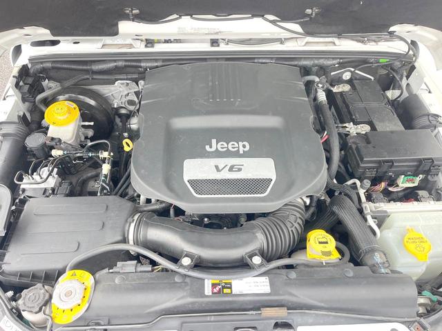 ジープ・ラングラーアンリミテッド スポーツ　Ｐａｎａｓｏｎｉｃ製９型ナビ　ＬＥＤヘッドランプ　フルセグＴＶ　リアビューカメラ　サイドカメラ　オートクルーズコントロール　純正１８インチアルミホイール　革巻きステアリングホイール　ＥＴＣ　禁煙車（19枚目）