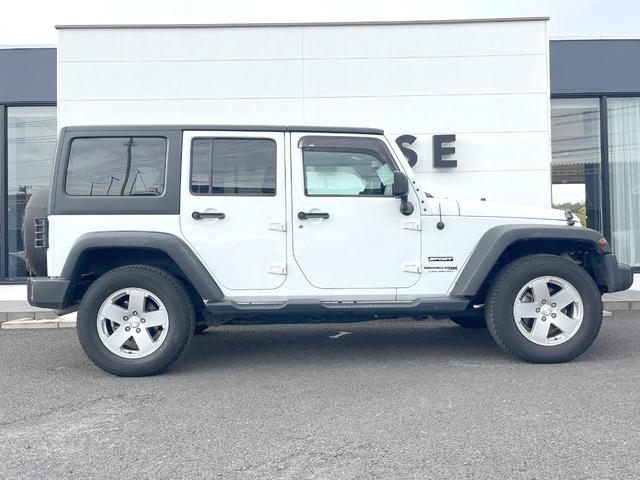 ジープ・ラングラーアンリミテッド スポーツ　Ｐａｎａｓｏｎｉｃ製９型ナビ　ＬＥＤヘッドランプ　フルセグＴＶ　リアビューカメラ　サイドカメラ　オートクルーズコントロール　純正１８インチアルミホイール　革巻きステアリングホイール　ＥＴＣ　禁煙車（23枚目）