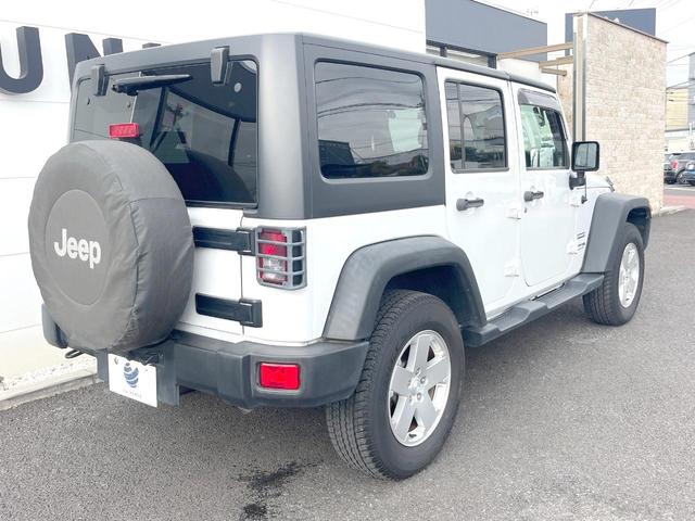 ジープ・ラングラーアンリミテッド スポーツ　Ｐａｎａｓｏｎｉｃ製９型ナビ　ＬＥＤヘッドランプ　フルセグＴＶ　リアビューカメラ　サイドカメラ　オートクルーズコントロール　純正１８インチアルミホイール　革巻きステアリングホイール　ＥＴＣ　禁煙車（26枚目）