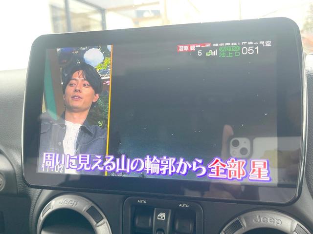 ジープ・ラングラーアンリミテッド スポーツ　Ｐａｎａｓｏｎｉｃ製９型ナビ　ＬＥＤヘッドランプ　フルセグＴＶ　リアビューカメラ　サイドカメラ　オートクルーズコントロール　純正１８インチアルミホイール　革巻きステアリングホイール　ＥＴＣ　禁煙車（28枚目）