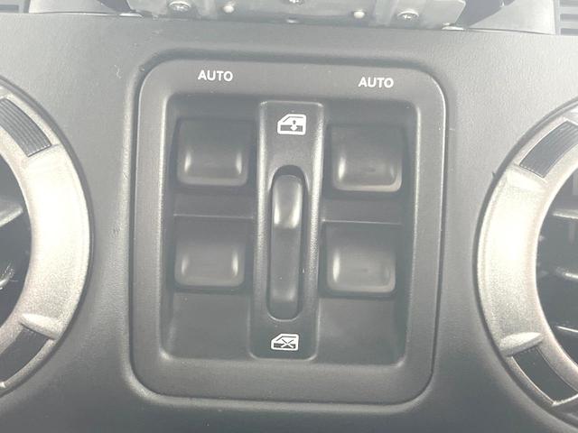 ジープ・ラングラーアンリミテッド スポーツ　Ｐａｎａｓｏｎｉｃ製９型ナビ　ＬＥＤヘッドランプ　フルセグＴＶ　リアビューカメラ　サイドカメラ　オートクルーズコントロール　純正１８インチアルミホイール　革巻きステアリングホイール　ＥＴＣ　禁煙車（29枚目）