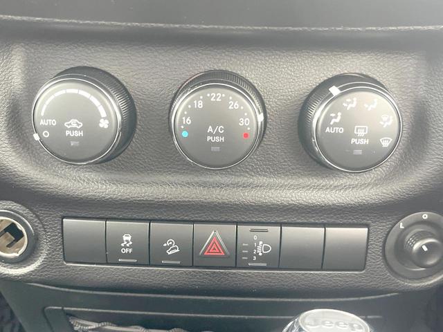 ジープ・ラングラーアンリミテッド スポーツ　Ｐａｎａｓｏｎｉｃ製９型ナビ　ＬＥＤヘッドランプ　フルセグＴＶ　リアビューカメラ　サイドカメラ　オートクルーズコントロール　純正１８インチアルミホイール　革巻きステアリングホイール　ＥＴＣ　禁煙車（30枚目）