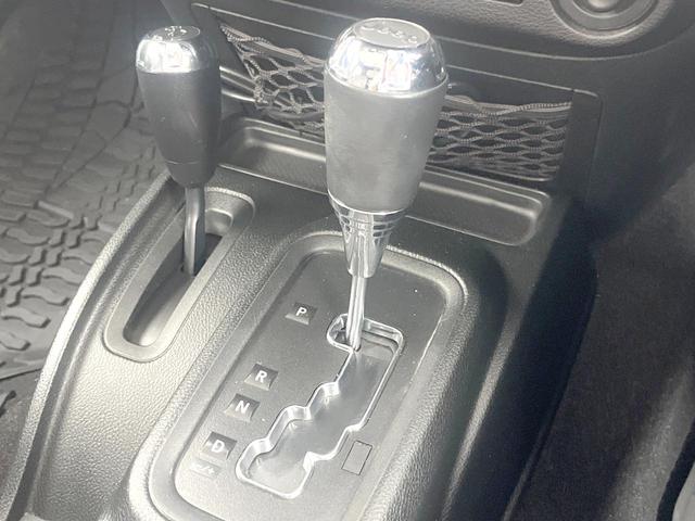 ジープ・ラングラーアンリミテッド スポーツ　Ｐａｎａｓｏｎｉｃ製９型ナビ　ＬＥＤヘッドランプ　フルセグＴＶ　リアビューカメラ　サイドカメラ　オートクルーズコントロール　純正１８インチアルミホイール　革巻きステアリングホイール　ＥＴＣ　禁煙車（31枚目）