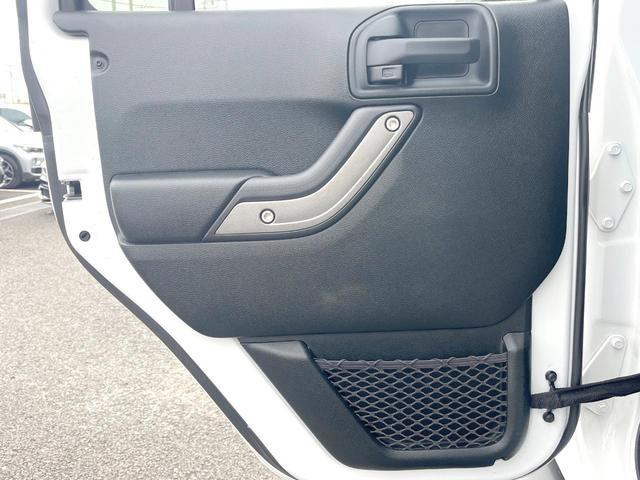 ジープ・ラングラーアンリミテッド スポーツ　Ｐａｎａｓｏｎｉｃ製９型ナビ　ＬＥＤヘッドランプ　フルセグＴＶ　リアビューカメラ　サイドカメラ　オートクルーズコントロール　純正１８インチアルミホイール　革巻きステアリングホイール　ＥＴＣ　禁煙車（38枚目）