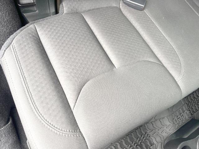 ジープ・ラングラーアンリミテッド スポーツ　Ｐａｎａｓｏｎｉｃ製９型ナビ　ＬＥＤヘッドランプ　フルセグＴＶ　リアビューカメラ　サイドカメラ　オートクルーズコントロール　純正１８インチアルミホイール　革巻きステアリングホイール　ＥＴＣ　禁煙車（41枚目）