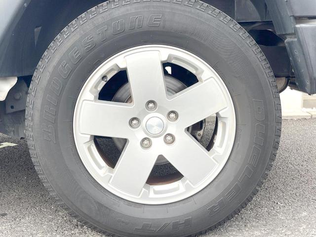 ジープ・ラングラーアンリミテッド スポーツ　Ｐａｎａｓｏｎｉｃ製９型ナビ　ＬＥＤヘッドランプ　フルセグＴＶ　リアビューカメラ　サイドカメラ　オートクルーズコントロール　純正１８インチアルミホイール　革巻きステアリングホイール　ＥＴＣ　禁煙車（43枚目）