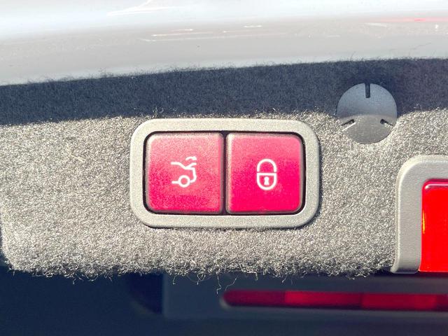 Cクラス C200アバンギャルド AMGライン レザーエクスクルーシブPKG レーダーセーフティPKG 純正ナビTV リアビューカメラ キーレスゴー パワーシート LEDヘッドライト ハイビームアシスト 純正18インチアルミ ETC 禁煙車(8枚目)