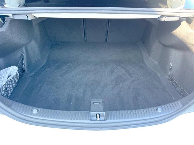 Cクラス C200アバンギャルド AMGライン レザーエクスクルーシブPKG レーダーセーフティPKG 純正ナビTV リアビューカメラ キーレスゴー パワーシート LEDヘッドライト ハイビームアシスト 純正18インチアルミ ETC 禁煙車(11枚目)