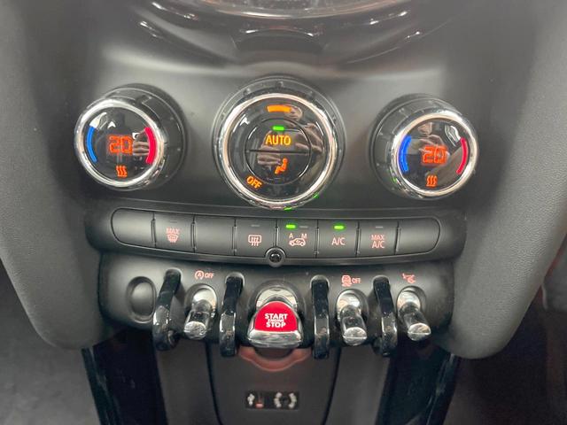 ●ヘッドアップディスプレイ：現在の速度や走行情報をデジタル表示で運転席前方のガラスに投影！運転中、視線をずらさず必要な情報を確認できるのでとっても便利で安心！