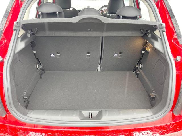 ●トランクルーム：趣味が広がる収容スペース！これだけの広さがあればお買い物やレジャーなどにも最適です！使用感も少なくきれいな状態を維持しております。