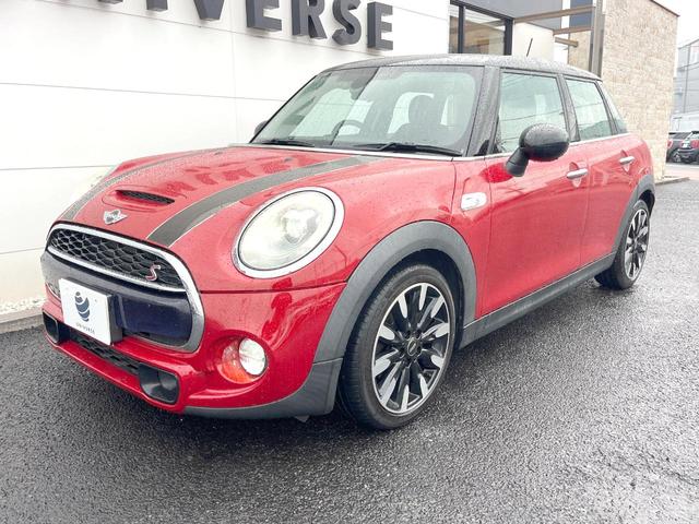 ●無料付帯の保証の他、安心の最長３年・走行無制限保証（有償）をご用意。輸入車を安心してお楽しみいただける様、保証内容も充実はもちろん、無料点検＆オイル交換やロードサービスも付帯しております。