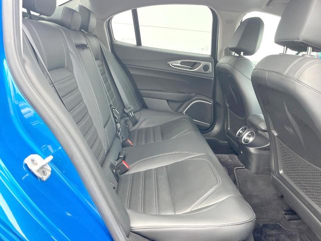 ●後部座席も気になるようなキズ・汚れやへたり等、大きなダメージはなく、良好な状態です。