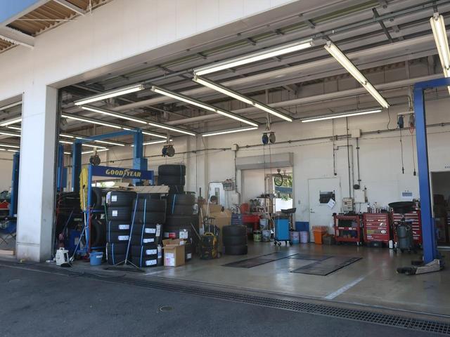 大型整備工場を完備しておりますので、ご納車後も安心です。