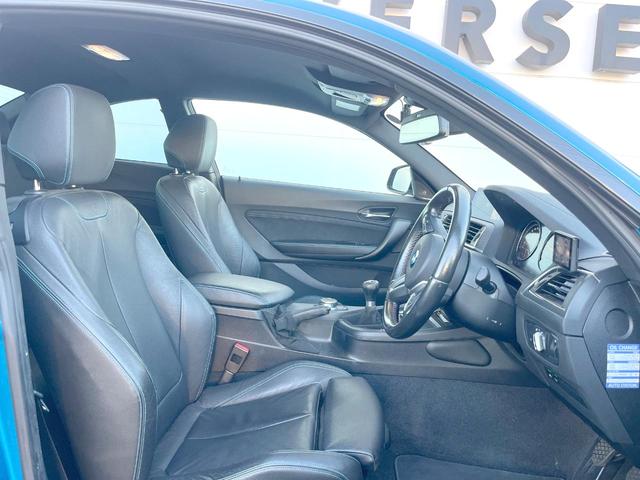 M2 ベースグレード 6MT Harman/Kardon 黒革シート 純正ナビ リアビューカメラ コンフォートアクセス パワーシート シートヒーター ドライビングアシスト LEDヘッドライト 純正19インチアルミ ETC(9枚目)