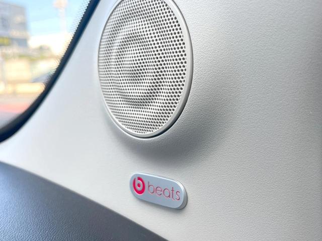 ●ｂｅａｔｓサウンドシステム：車種毎に最適なチューニングを施した、Ｂｅａｔｓ　Ａｕｄｉｏプレミアムサウンドシステムを搭載。重厚感のある音楽をお楽しみいただけます。