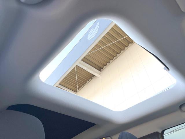 ジープ・レネゲード トレイルホーク　４ＷＤ　オープンエアルーフ　Ｂｌｕｅｔｏｏｔｈ　リアカメラ　クリアランスソナー　スマートエントリー　クルーズコントロール　ブラインドスポットアシスト　ＨＩＤヘッド　純正１７インチＡＷ　ＥＴＣ　禁煙車（4枚目）