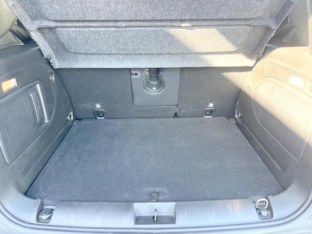 ジープ・レネゲード トレイルホーク　４ＷＤ　オープンエアルーフ　Ｂｌｕｅｔｏｏｔｈ　リアカメラ　クリアランスソナー　スマートエントリー　クルーズコントロール　ブラインドスポットアシスト　ＨＩＤヘッド　純正１７インチＡＷ　ＥＴＣ　禁煙車（10枚目）