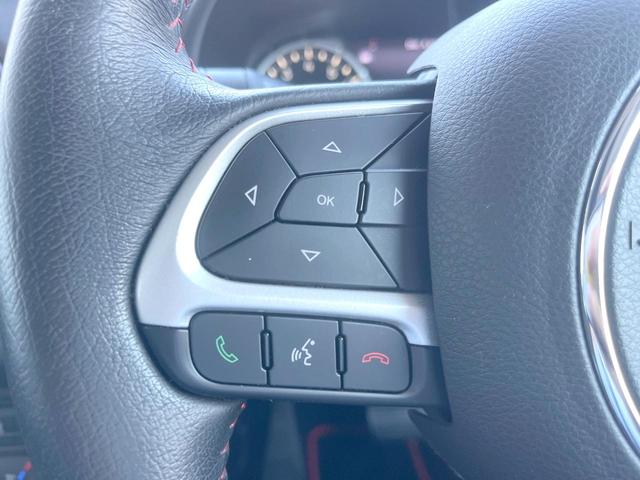 ジープ・レネゲード トレイルホーク　４ＷＤ　オープンエアルーフ　Ｂｌｕｅｔｏｏｔｈ　リアカメラ　クリアランスソナー　スマートエントリー　クルーズコントロール　ブラインドスポットアシスト　ＨＩＤヘッド　純正１７インチＡＷ　ＥＴＣ　禁煙車（29枚目）