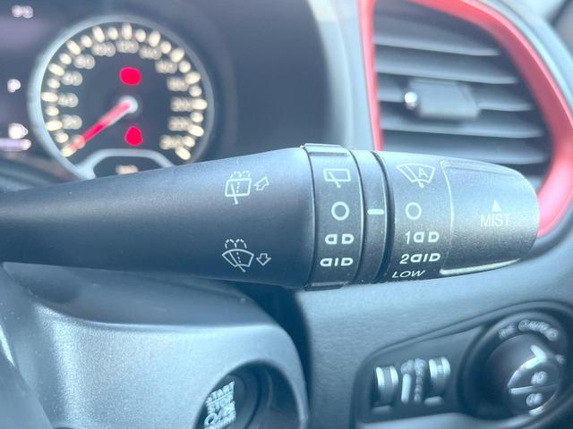 ジープ・レネゲード トレイルホーク　４ＷＤ　オープンエアルーフ　Ｂｌｕｅｔｏｏｔｈ　リアカメラ　クリアランスソナー　スマートエントリー　クルーズコントロール　ブラインドスポットアシスト　ＨＩＤヘッド　純正１７インチＡＷ　ＥＴＣ　禁煙車（31枚目）