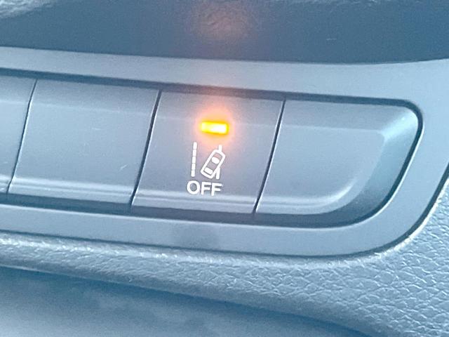 ジープ・レネゲード トレイルホーク　４ＷＤ　オープンエアルーフ　Ｂｌｕｅｔｏｏｔｈ　リアカメラ　クリアランスソナー　スマートエントリー　クルーズコントロール　ブラインドスポットアシスト　ＨＩＤヘッド　純正１７インチＡＷ　ＥＴＣ　禁煙車（34枚目）