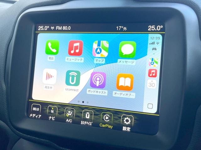 ジープ・レネゲード トレイルホーク　ＡｐｐｌｅＣａｒＰｌａｙ　純正ナビ　バックカメラ　クルーズコントロール　ＨＩＤヘッド　クリアランスソナー　スマートキー　１７インチアルミ　ＥＴＣ　禁煙車（5枚目）
