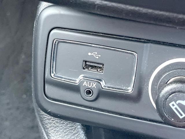 ジープ・レネゲード トレイルホーク　ＡｐｐｌｅＣａｒＰｌａｙ　純正ナビ　バックカメラ　クルーズコントロール　ＨＩＤヘッド　クリアランスソナー　スマートキー　１７インチアルミ　ＥＴＣ　禁煙車（42枚目）