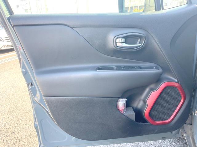 ジープ・レネゲード トレイルホーク　ＡｐｐｌｅＣａｒＰｌａｙ　純正ナビ　バックカメラ　クルーズコントロール　ＨＩＤヘッド　クリアランスソナー　スマートキー　１７インチアルミ　ＥＴＣ　禁煙車（47枚目）