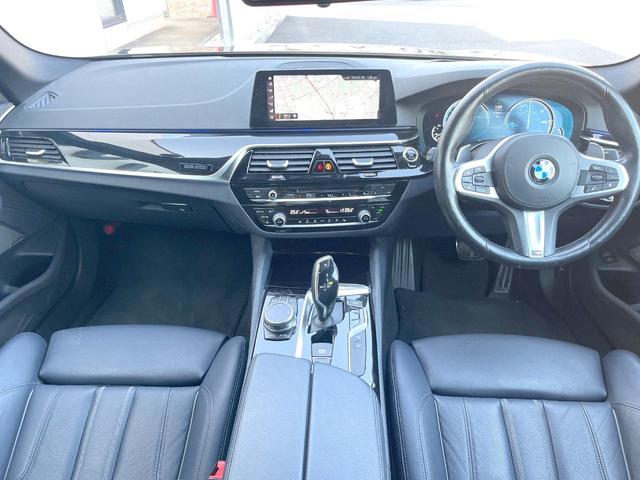 ５シリーズ ５３０ｉ　エディション　ミッション：インポッシブル　特別仕様車　ナイトブルー革スポーツシート　ｈａｒｍａｎ／ｋａｒｄｏｎサウンドシステム　ヘッドアップディスプレイ　アダプティブサスペンション　純正ナビ　全周囲カメラ　アクティブクルーズコントロール（2枚目）