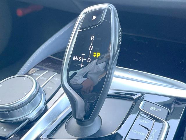 ５シリーズ ５３０ｉ　エディション　ミッション：インポッシブル　特別仕様車　ナイトブルー革スポーツシート　ｈａｒｍａｎ／ｋａｒｄｏｎサウンドシステム　ヘッドアップディスプレイ　アダプティブサスペンション　純正ナビ　全周囲カメラ　アクティブクルーズコントロール（43枚目）