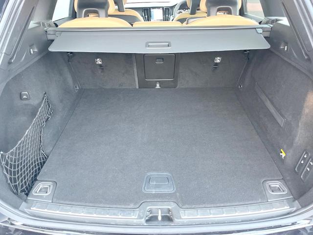 ＸＣ６０ Ｄ４　ＡＷＤ　インスクリプション　サンルーフ　茶革シート　車間警告機能　純正ナビＴＶ　３６０度カメラ　アダプティブクルーズ　全席シートヒーター　ベンチレーション　レーンキープ　ブラインドスポット　ＨＵＤ　純正１９インチアルミ　ＥＴＣ（10枚目）