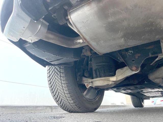 ＸＣ６０ Ｄ４　ＡＷＤ　インスクリプション　サンルーフ　茶革シート　車間警告機能　純正ナビＴＶ　３６０度カメラ　アダプティブクルーズ　全席シートヒーター　ベンチレーション　レーンキープ　ブラインドスポット　ＨＵＤ　純正１９インチアルミ　ＥＴＣ（21枚目）